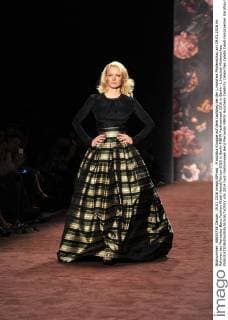 Franziska Knuppe auf dem Laufsteg bei der L.Hoschek Modenschau am 19.01.2016 im Rahmen der Mercedes-Benz Fashion Week Herbst Winter 2016 in Berlin MBFW Fashionweek 2016 in Berlin- L.Hoschek Modenschau 