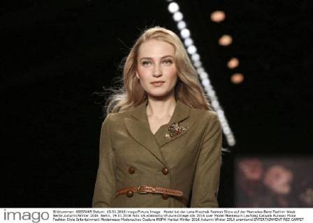Model bei der Lena Hoschek Fashion Show auf der Mercedes-Benz Fashion Week Berlin Autumn Winter 2016. Berlin, 19.01.2016 Foto:xS.xGabschx xFuturexImage