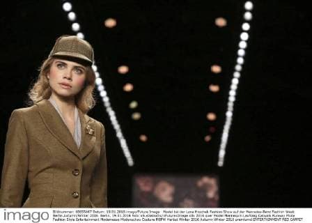 Model bei der Lena Hoschek Fashion Show auf der Mercedes-Benz Fashion Week Berlin Autumn Winter 2016. Berlin, 19.01.2016 Foto:xS.xGabschx xFuturexImage