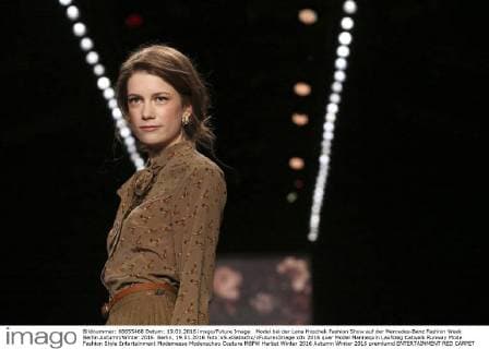 Model bei der Lena Hoschek Fashion Show auf der Mercedes-Benz Fashion Week Berlin Autumn Winter 2016. Berlin, 19.01.2016 Foto:xS.xGabschx xFuturexImage