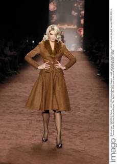 Luisa Hartema auf dem Catwalk für Label Lena Hoschek bei der MBFW 2016 im Fashion Week Zelt am Brandenburger Tor, Berlin.