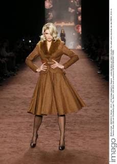 Luisa Hartema auf dem Catwalk für Label Lena Hoschek bei der MBFW 2016 im Fashion Week Zelt am Brandenburger Tor, Berlin.