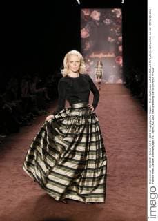 Franzika Knuppe auf dem Catwalk für Label Lena Hoschek bei der MBFW 2016 im Fashion Week Zelt am Brandenburger Tor, Berlin.