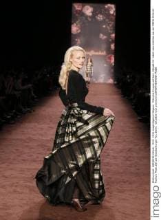 Franzika Knuppe auf dem Catwalk für Label Lena Hoschek bei der MBFW 2016 im Fashion Week Zelt am Brandenburger Tor, Berlin.