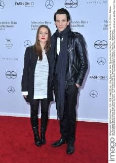 Alice Dwyer und Sabin Tambrea bei der Marc Cain Modenschau am 19.01.2016 im Rahmen der Mercedes-Benz Fashion Week Herbst Winter 2016 in Berlin MBFW Fashionweek 2016 in Berlin- Marc Cain Fashionshow 