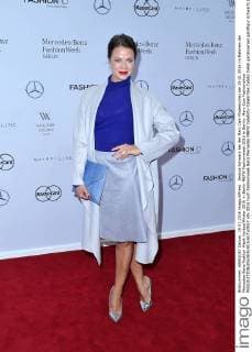 Jessica Schwarz bei der Marc Cain Modenschau am 19.01.2016 im Rahmen der Mercedes-Benz Fashion Week Herbst Winter 2016 in Berlin MBFW Fashionweek 2016 in Berlin- Marc Cain Fashionshow 
