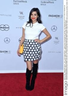 Collien Ulmen-Fernandes bei der Marc Cain Modenschau am 19.01.2016 im Rahmen der Mercedes-Benz Fashion Week Herbst Winter 2016 in Berlin MBFW Fashionweek 2016 in Berlin- Marc Cain Fashionshow 