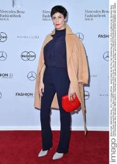 Jasmin Gerat bei der Marc Cain Modenschau am 19.01.2016 im Rahmen der Mercedes-Benz Fashion Week Herbst Winter 2016 in Berlin MBFW Fashionweek 2016 in Berlin- Marc Cain Fashionshow 