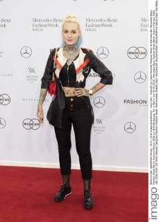 Lexy Hell - Ankunft zur Lena Hoschek Fashion-Show im Rahmen der Mercedes-Benz Fashion Week Berlin Autumn Winter 2016 am Brandenburger Tor in Berlin am 19.01.2016. Mercedes-Benz Fashion Week Berlin Autumn Winter 2016
