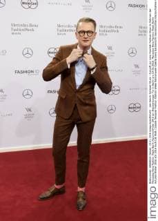 Jan-Henrik Scheper-Stuke - Ankunft zur Lena Hoschek Fashion-Show im Rahmen der Mercedes-Benz Fashion Week Berlin Autumn Winter 2016 am Brandenburger Tor in Berlin am 19.01.2016. Mercedes-Benz Fashion Week Berlin Autumn Winter 2016