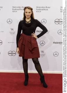 Anna Hofbauer - Ankunft zur Lena Hoschek Fashion-Show im Rahmen der Mercedes-Benz Fashion Week Berlin Autumn Winter 2016 am Brandenburger Tor in Berlin am 19.01.2016. Mercedes-Benz Fashion Week Berlin Autumn Winter 2016