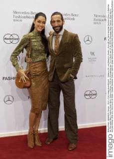 Rebecca Mir und Massimo Sinato - Ankunft zur Lena Hoschek Fashion-Show im Rahmen der Mercedes-Benz Fashion Week Berlin Autumn Winter 2016 am Brandenburger Tor in Berlin am 19.01.2016. Mercedes-Benz Fashion Week Berlin Autumn Winter 2016