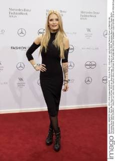 Mirja du Mont - Ankunft zur Lena Hoschek Fashion-Show im Rahmen der Mercedes-Benz Fashion Week Berlin Autumn Winter 2016 am Brandenburger Tor in Berlin am 19.01.2016. Mercedes-Benz Fashion Week Berlin Autumn Winter 2016