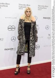 Tiger Lily Taylor - Ankunft zur Marc Cain Fashion-Show im Rahmen der Mercedes-Benz Fashion Week Berlin Autumn Winter 2016 am Brandenburger Tor in Berlin am 19.01.2016. Mercedes-Benz Fashion Week Berlin Autumn Winter 2016