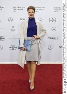 Jessica Schwarz - Ankunft zur Marc Cain Fashion-Show im Rahmen der Mercedes-Benz Fashion Week Berlin Autumn Winter 2016 am Brandenburger Tor in Berlin am 19.01.2016. Mercedes-Benz Fashion Week Berlin Autumn Winter 2016
