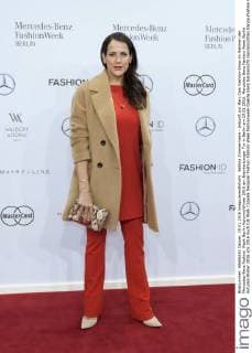 Bettina Zimmermann - Ankunft zur Marc Cain Fashion-Show im Rahmen der Mercedes-Benz Fashion Week Berlin Autumn Winter 2016 am Brandenburger Tor in Berlin am 19.01.2016. Mercedes-Benz Fashion Week Berlin Autumn Winter 2016