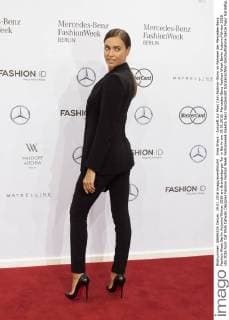 Irina Shayk - Ankunft zur Marc Cain Fashion-Show im Rahmen der Mercedes-Benz Fashion Week Berlin Autumn Winter 2016 am Brandenburger Tor in Berlin am 19.01.2016. Mercedes-Benz Fashion Week Berlin Autumn Winter 2016