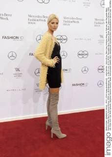 Lena Gercke - Ankunft zur Marc Cain Fashion-Show im Rahmen der Mercedes-Benz Fashion Week Berlin Autumn Winter 2016 am Brandenburger Tor in Berlin am 19.01.2016. Mercedes-Benz Fashion Week Berlin Autumn Winter 2016