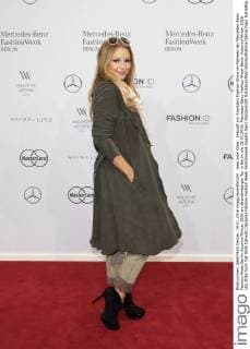 Jana Julie Kilka - Ankunft zur Sportalm Fashion-Show im Rahmen der Mercedes-Benz Fashion Week Berlin Autumn Winter 2016 am Brandenburger Tor in Berlin am 19.01.2016. Mercedes-Benz Fashion Week Berlin Autumn Winter 2016