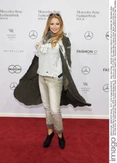 Jana Julie Kilka - Ankunft zur Sportalm Fashion-Show im Rahmen der Mercedes-Benz Fashion Week Berlin Autumn Winter 2016 am Brandenburger Tor in Berlin am 19.01.2016. Mercedes-Benz Fashion Week Berlin Autumn Winter 2016