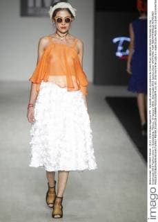 A model presents a creation by Costa Rican designer Edwin Ramirez during Intermoda 2016 Fashion show in Guadalajara, Mexico, 19 January 2016. Intermoda 2016 fashion show !ACHTUNG: NUR REDAKTIONELLE NUTZUNG!  MEX59 20160120-635888675318552979