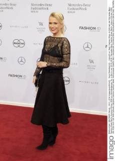 Nova Meierhenrich - Ankunft zur Riani Fashion-Show im Rahmen der Mercedes-Benz Fashion Week Berlin Autumn Winter 2016 am Brandenburger Tor in Berlin am 19.01.2016. Mercedes-Benz Fashion Week Berlin Autumn Winter 2016