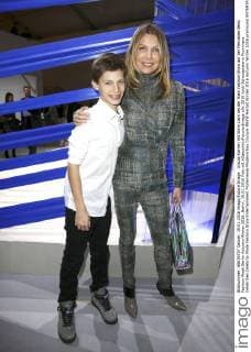 Ursula Karven mit Sohn Liam bei der Riani Fashion Show auf der Mercedes-Benz Fashion Week Berlin Autumn Winter 2016. Berlin, 19.01.2016 Foto:xS.xGabschx xFuturexImage