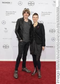 Mickie Krause mit Frau Ute - Ankunft zur Riani Fashion-Show im Rahmen der Mercedes-Benz Fashion Week Berlin Autumn Winter 2016 am Brandenburger Tor in Berlin am 19.01.2016. Mercedes-Benz Fashion Week Berlin Autumn Winter 2016