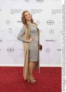 Kerstin Linnartz - Ankunft zur Riani Fashion-Show im Rahmen der Mercedes-Benz Fashion Week Berlin Autumn Winter 2016 am Brandenburger Tor in Berlin am 19.01.2016. Mercedes-Benz Fashion Week Berlin Autumn Winter 2016