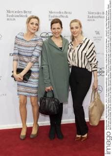 Jessica Ginkel, Ulrike Frank und Kristin Meyer - Ankunft zur Riani Fashion-Show im Rahmen der Mercedes-Benz Fashion Week Berlin Autumn Winter 2016 am Brandenburger Tor in Berlin am 19.01.2016. Mercedes-Benz Fashion Week Berlin Autumn Winter 2016