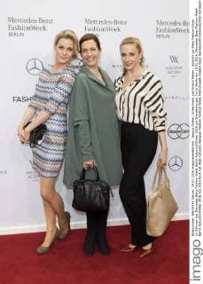 Jessica Ginkel, Ulrike Frank und Kristin Meyer - Ankunft zur Riani Fashion-Show im Rahmen der Mercedes-Benz Fashion Week Berlin Autumn Winter 2016 am Brandenburger Tor in Berlin am 19.01.2016. Mercedes-Benz Fashion Week Berlin Autumn Winter 2016