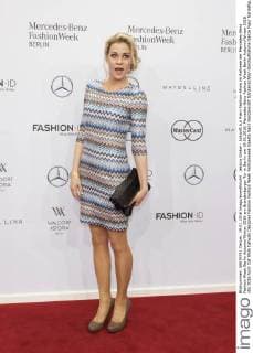 Jessica Ginkel - Ankunft zur Riani Fashion-Show im Rahmen der Mercedes-Benz Fashion Week Berlin Autumn Winter 2016 am Brandenburger Tor in Berlin am 19.01.2016. Mercedes-Benz Fashion Week Berlin Autumn Winter 2016