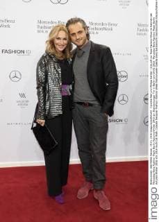 Caroline Beil und Philipp Sattler - Ankunft zur Riani Fashion-Show im Rahmen der Mercedes-Benz Fashion Week Berlin Autumn Winter 2016 am Brandenburger Tor in Berlin am 19.01.2016. Mercedes-Benz Fashion Week Berlin Autumn Winter 2016