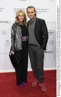Caroline Beil und Philipp Sattler - Ankunft zur Riani Fashion-Show im Rahmen der Mercedes-Benz Fashion Week Berlin Autumn Winter 2016 am Brandenburger Tor in Berlin am 19.01.2016. Mercedes-Benz Fashion Week Berlin Autumn Winter 2016