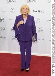 Dagmar Berghoff - Ankunft zur Riani Fashion-Show im Rahmen der Mercedes-Benz Fashion Week Berlin Autumn Winter 2016 am Brandenburger Tor in Berlin am 19.01.2016. Mercedes-Benz Fashion Week Berlin Autumn Winter 2016