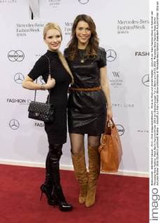Mirja du Mont und Annett Moeller - Ankunft zur Riani Fashion-Show im Rahmen der Mercedes-Benz Fashion Week Berlin Autumn Winter 2016 am Brandenburger Tor in Berlin am 19.01.2016. Mercedes-Benz Fashion Week Berlin Autumn Winter 2016