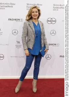 Bettina Cramer - Ankunft zur Riani Fashion-Show im Rahmen der Mercedes-Benz Fashion Week Berlin Autumn Winter 2016 am Brandenburger Tor in Berlin am 19.01.2016. Mercedes-Benz Fashion Week Berlin Autumn Winter 2016