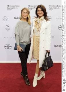 Alina Merkau und Marlene Lufen - Ankunft zur Riani Fashion-Show im Rahmen der Mercedes-Benz Fashion Week Berlin Autumn Winter 2016 am Brandenburger Tor in Berlin am 19.01.2016. Mercedes-Benz Fashion Week Berlin Autumn Winter 2016