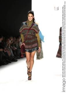 Rebecca Mir bei der Riani Fashion Show auf der Mercedes-Benz Fashion Week Berlin Autumn Winter 2016. Berlin, 19.01.2016 Foto:xS.xGabschx xFuturexImage