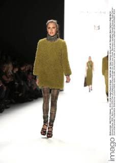 Model bei der Riani Fashion Show auf der Mercedes-Benz Fashion Week Berlin Autumn Winter 2016. Berlin, 19.01.2016 Foto:xS.xGabschx xFuturexImage