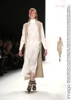 Model bei der Riani Fashion Show auf der Mercedes-Benz Fashion Week Berlin Autumn Winter 2016. Berlin, 19.01.2016 Foto:xS.xGabschx xFuturexImage