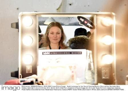 Model backstage bei der Marcel Ostertag Fashion Show auf der Mercedes-Benz Fashion Week Berlin Autumn Winter 2016. Berlin, 19.01.2016 Foto:xFredericx xFuturexImage