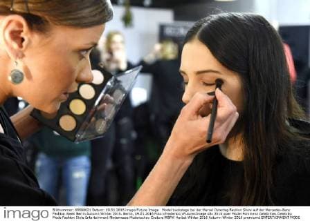 Model backstage bei der Marcel Ostertag Fashion Show auf der Mercedes-Benz Fashion Week Berlin Autumn Winter 2016. Berlin, 19.01.2016 Foto:xFredericx xFuturexImage
