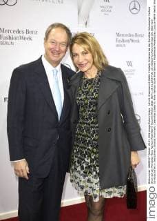 John B. Emerson mit Gattin Kimberly Emerson bei der Dorothee Schumacher Fashion Show auf der Mercedes-Benz Fashion Week Berlin Autumn Winter 2016. Berlin, 20.01.2016 Foto:xS.xGabschx xFuturexImage