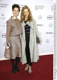 Bibiana Beglau und Chiara Schoras bei der Dorothee Schumacher Fashion Show auf der Mercedes-Benz Fashion Week Berlin Autumn Winter 2016. Berlin, 20.01.2016 Foto:xS.xGabschx xFuturexImage