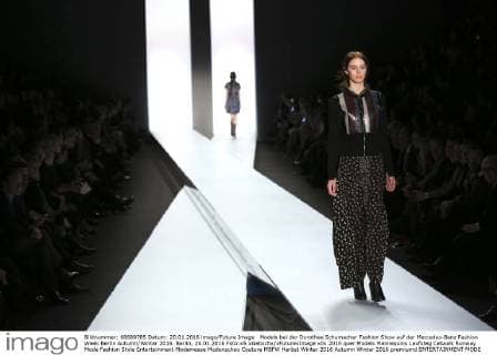 Models bei der Dorothee Schumacher Fashion Show auf der Mercedes-Benz Fashion Week Berlin Autumn Winter 2016. Berlin, 20.01.2016 Foto:xS.xGabschx xFuturexImage