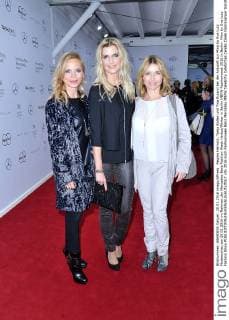 Regina Halmich, Tanja Bülter und Tina Ruland bei der Ankunft zur Minx by Eva Lutz Modenschau am 20.01.2016 im Rahmen der Mercedes-Benz Fashion Week Herbst Winter in Berlin MBFW Fashionweek 2016 in Berlin- Minx by Eva Lutz Fashion Show 
