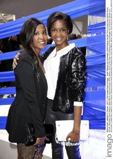 Motsi Mabuse mit Schwester Otlile Mabuse bei der Minx by Eva Lutz Fashion Show auf der Mercedes-Benz Fashion Week Berlin Autumn Winter 2016. Berlin, 20.01.2016 Foto:xS.xGabschx xFuturexImage