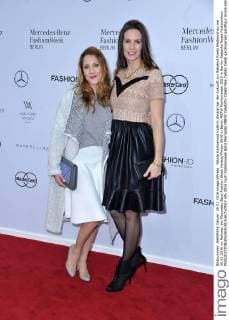 Nikola Kastnerund Kathrin Wrobel bei der Ankunft zur Rebekka Ruetz Modenschau am 20.01.2016 im Rahmen der Mercedes-Benz Fashion Week Herbst Winter 2016 in Berlin MBFW Fashionweek 2016 in Berlin- Rebekka Ruetz Fashionshow 
