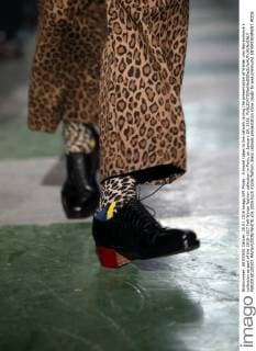 A model takes to the catwalk during the presentation of Walter Van Beirendonck s collection as part of the 2016-1017 Fall-Winter fashion collection in Paris, on January 20, 2016.  PAR20160120103 MAYAxVIDON-WHITE
